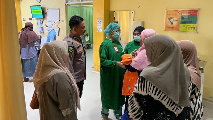 Kapolres Gresik bantu biaya pengobatan bayi malang