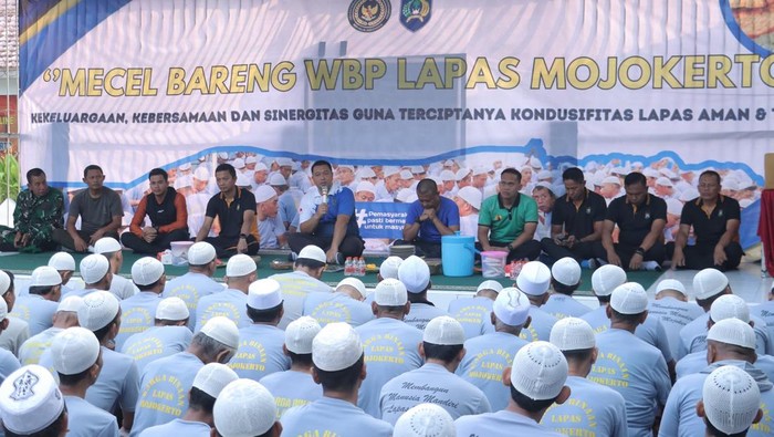 Kapolres Mojokerto makan pecel bareng warga binaan