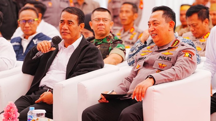 Kapolri Jenderal Sigit dan Mentan Andi Amran hadir langsung untuk memastikan ketersediaan stok pangan sekaligus berdialog dengan kelompok tani di Tanete. (Dok Istimewa)