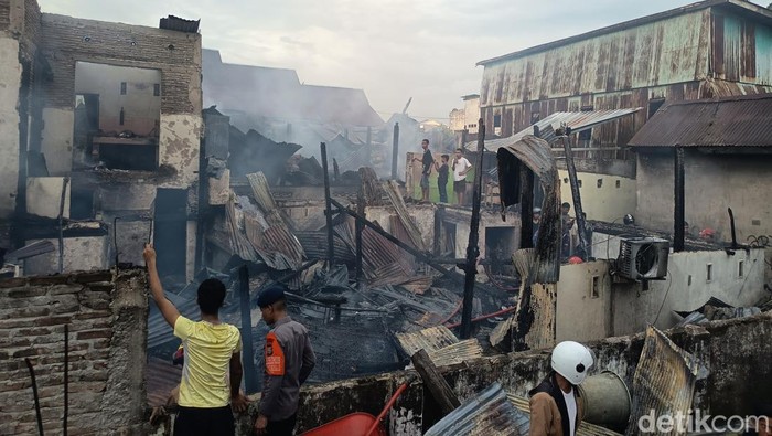 Kebakaran di Jalan Andi Tonro Makassar.