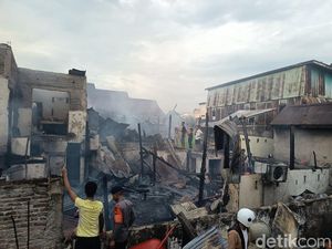 Kebakaran di Jalan Andi Tonro Makassar Hanguskan 7 Rumah-1 Kosan