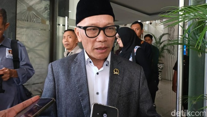 Ketua DPRD Jawa Barat, Buky Wibawa