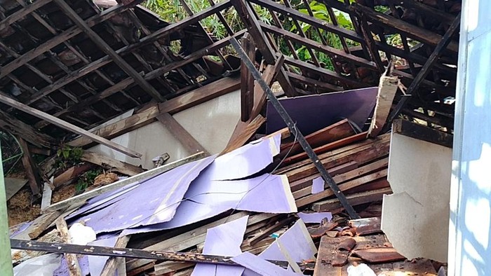 Longsor di Trenggalek yang berdampak terhadap 3 rumah warga.