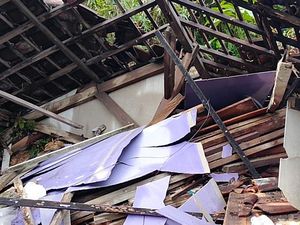 Tiga Rumah Warga Trenggalek Rusak Diterjang Longsor