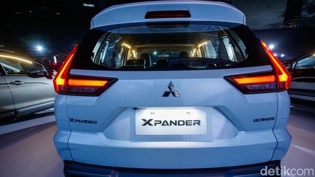 PT Mitsubishi Krama Yudha Sales Indonesia (MMKSI) meluncurkan New Xpander dan New Xpander Cross di Indonesia setelah pertama kali diluncurkan di Indonesia sebagai MPV yang mengubah pasar tahun 2017.