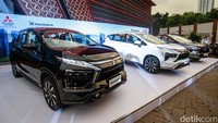 Deretan New Xpander dan New Xpander Cross yang baru diperkenalkan di Jakarta, Jumat (16/5/2025). New Xpander dan New Xpander Cross  mendapat penyegaran di Indonesia setelah pertama kali diluncurkan di Indonesia sebagai MPV yang mengubah pasar tahun 2017.