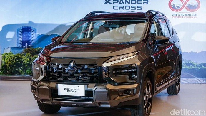 PT Mitsubishi Krama Yudha Sales Indonesia (MMKSI) meluncurkan New Xpander dan New Xpander Cross di Indonesia setelah pertama kali diluncurkan di Indonesia sebagai MPV yang mengubah pasar tahun 2017.