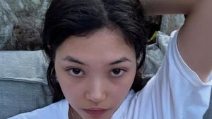 Saat Model Victorias Secret, Mika Schneider Pamer Minyak Tawon di Bali