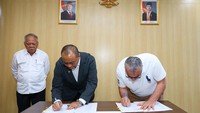 Penandatanganan perjanjian NDA ini merupakan tindak lanjut dari pertemuan antara Kepala Otorita IKN, Basuki Hadimuljono, dan delegasi Ayedh Dejem Group  yang dipimpin oleh Chairman Ayedh Dejem Group, Ayedh Dejem pada 8 Mei 2025 lalu. Selepas prosesi tersebut, Basuki mengajak delegasi Dejem Group untuk meninjau langsung lokasi persil yang direncanakan untuk pembangunan investasi. 