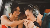 Di Instagram, Andrew White menuliskan rasanya begitu luar biasa memiliki istri seperti Nana Mirdad. (Foto: dok Instagram)