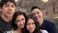 19 tahun menikah, Andrew White dan Nana Mirdad telah dikaruniai dua orang anak. (Foto: dok Instagram)