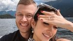 Sweet! Natascha Germania Dilamar Pacar Bule di Tengah Danau Como