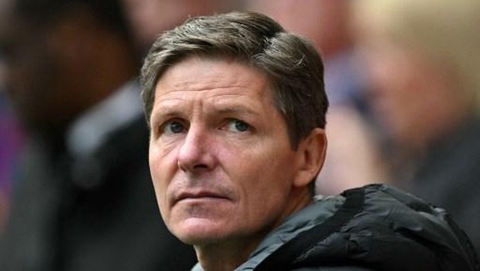 Crystal Palaces Austrian manager Oliver Glasner reacts ahead of the English FA Cup semi-final football between Crystal Palace and Aton Villa at Wembley Stadium in north London on April 26, 2025. (Photo by Glyn KIRK / AFP) / NOT FOR MARKETING OR ADVERTISING USE / RESTRICTED TO EDITORIAL USE
