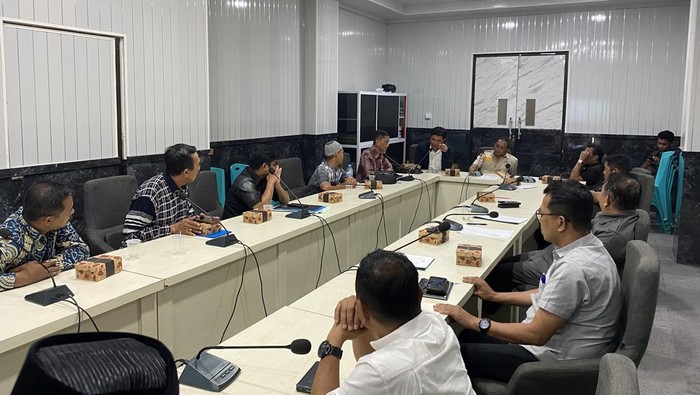 Warga mengadukan persoalan sertifikat rumah ke DPRD Parepare dan dilakukan rapat dengar pendapat (RDP) pada Jumat (16/5).