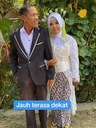 Pasangan pengantin ini mendadak jadi sorotan warganet di TikTok.