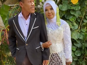 Viral Pernikahan Pasangan Difabel, Digelar Sederhana Tanpa Dekorasi Meriah
