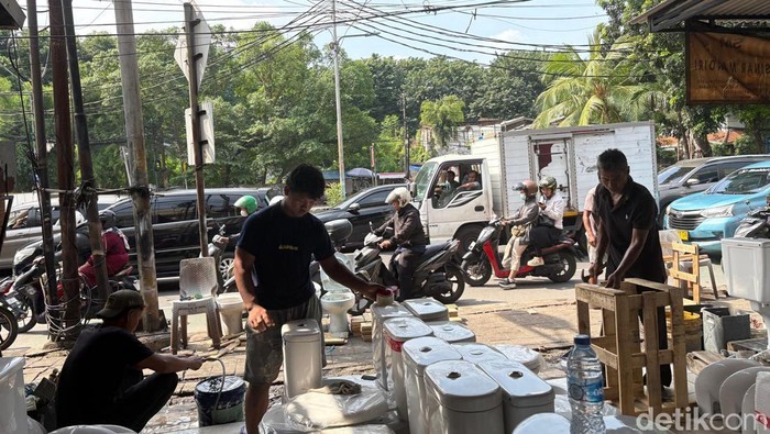 Pedagang kloset bekas