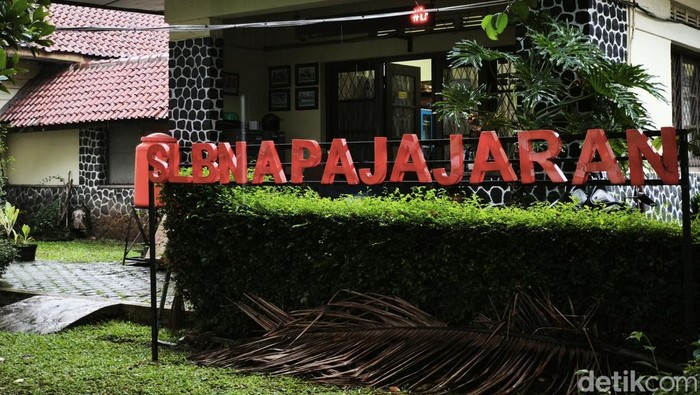 Pembongkaran kelas Sekolah Luar Biasa Negeri (SLBN) A Pajajaran Kota Bandung