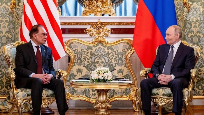 PM Malaysia Anwar Ibrahim bertemu dengan Presiden Rusia Vladimir Putin di Moskow, Rusia. (Instagram Anwar Ibrahim)