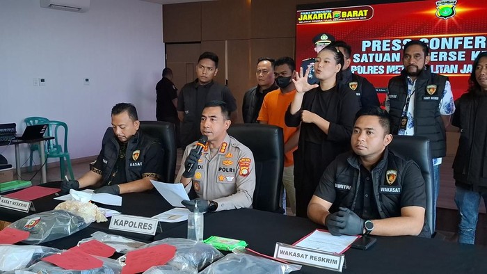 Polisi menangkap pembunuh pria di Gang Barokah, Kalideres, Jakbar.