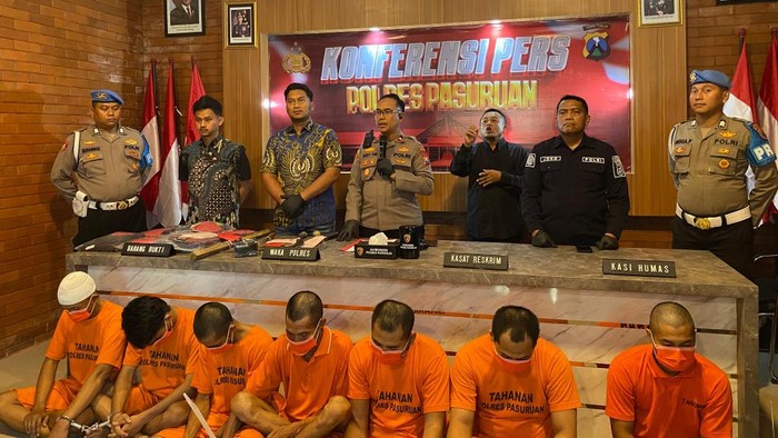 Polres Pasuruan meringkus belasan preman pasar.