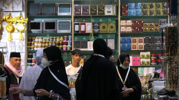 Ribuan Calon Haji Indonesia Tiba di Makkah