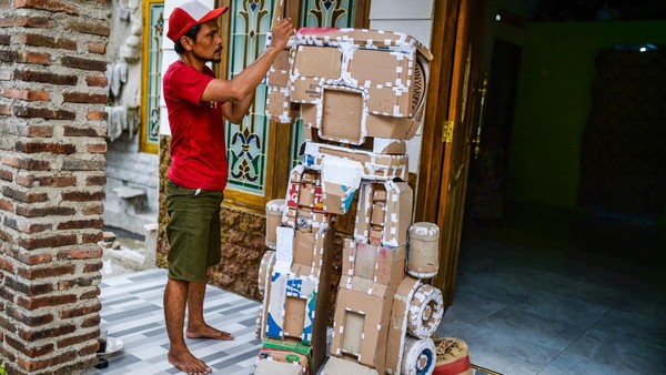 Kostum Robot Kardus Made in Cilegon Tembus Amerika!