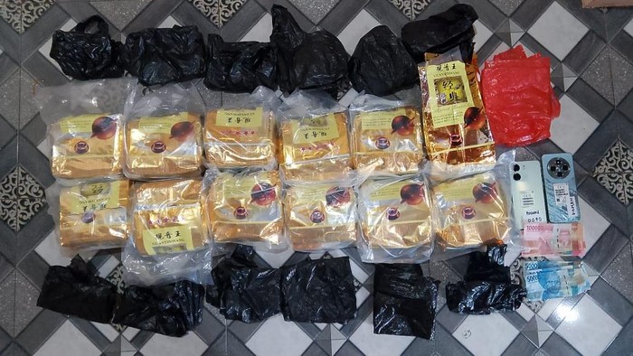 Sabu yang dikemas dalam bungkus teh China (dok istimewa)