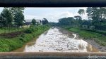 Foto Sungai Citarik Dipenuhi Sampah di Solokanjeruk Bandung