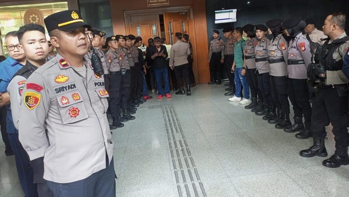 Sejumlah personel polisi amankan jalannya sidang Hasto di PN Jakpus. (Dok. ist)