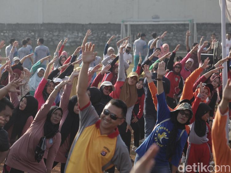 Senam Massal Buka Festival Peduli Sampah di Serang