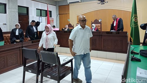 Sidang tuntutan dua terdakwa korupsi pembangunan gedung shelter tsunami di Desa Pemenang Barat, Kecamatan Pemenang, Lombok Utara, NTB, Jumat (16/5/2025). (Foto: Abdurrasyid Efendi/detikBali)