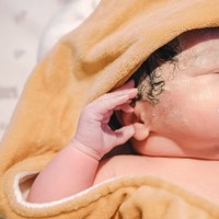 Foto-foto baby X juga terlihat langsung dibagikan Siti ke akun Instagramnya. Unggahannya itu pun banjir ucapan selamat dan doa dari para netizen. Foto: Instagram/@sitibadriahh