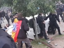 Video: Mobil Tabrak Kerumunan Jelang Espanyol Vs Barcelona, 13 Terluka