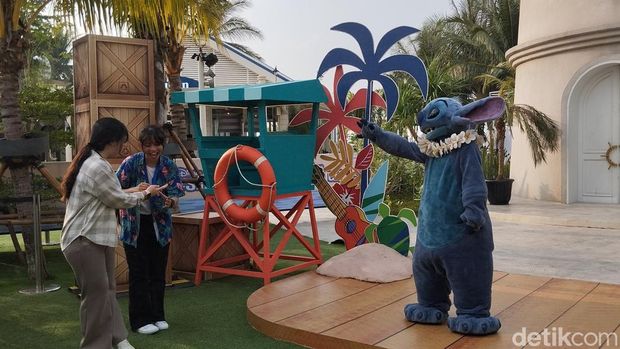 Stitch Summer Invasion di Land's End, PIK 2, Tangerang, mulai 15 Mei hingga 18 Juni 2025.