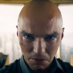 Nicholas Hoult Pamer Tubuh Kekar, Demi Man of Tomorrow?