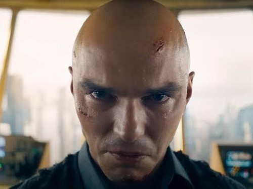 Penampilan Nicholas Hoult sebagai Lex Luthor.