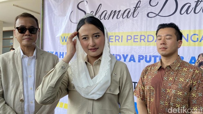Wakil Menteri Perdagangan Dyah Roro Esti Widya Putri di Kawasan Industri Wijaya Kusuma, Kecamatan Ngaliyan, Kota Semarang, Jumat (16/5/2025).
