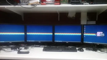 Begini jadinya kalau monitornya empat. Ada aja kreasinya. Foto: Imgur Unknown via BrightSide