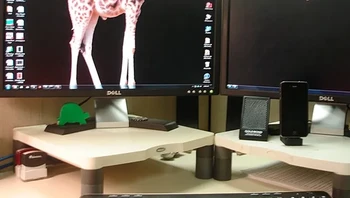 Ide yang bagus untuk diterapkan di desktop dengan dua layar. Foto: Imgur TurtleDave via BrightSide