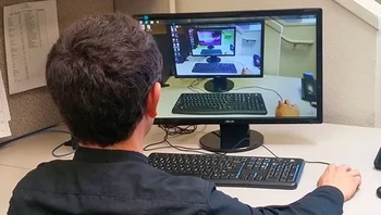 Ada orang di depan komputer, ada orang lagi, dan ada orang lagi. Mirip inception. Foto: Imgur Unknown via BrightSide