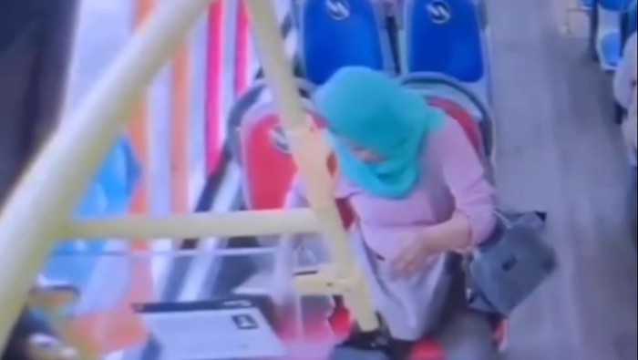 Satuan Reserse Kriminal Polres Metro Jakarta Selatan berhasil mengamankan seorang wanita berinisial M (43) pelaku pencurian laptop di bus Transjakarta (TJ).