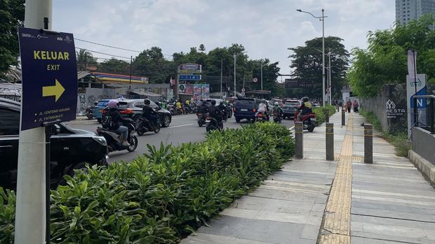 Akses baru stasiun Tanjung Barat.
