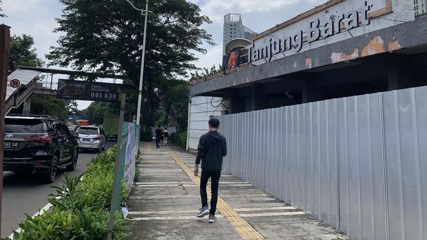 Akses baru Stasiun Tanjung Barat.