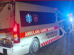 Ambulans Bawa Pasien Tabrak Truk di Jalitim Banyuasin, Sopir Patah Tulang Kaki