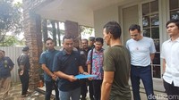 Sebelum bagian rumah Atalarik tersebut dieksekusi oleh pihak Pengadilan Negeri Cibinong, sebagian tanah tersebut dibeli oleh Attila Syach. Akhirnya, rumah tempat tinggal Atalarik Syach selamat dari eksekusi. Foto: Febri/detikhot