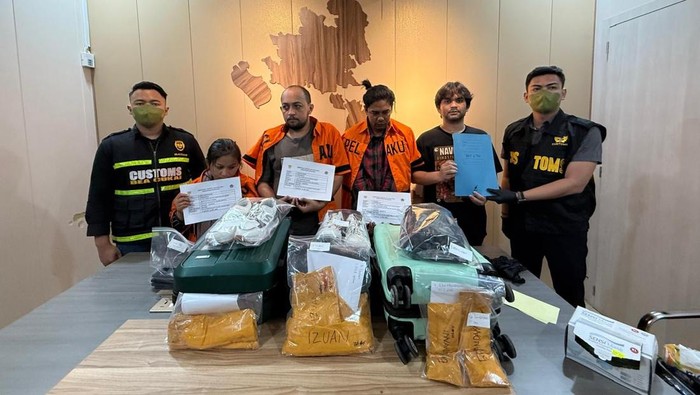 Bareskrim Polri bersama Bea Cukai Batam menggagalkan pengiriman 2,046 Kg Sabu di Bandara Hang Nadim.