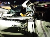 Minibus Tabrak Truk Kontainer di Jalan Poros Parepare-Barru, 3 Orang Tewas