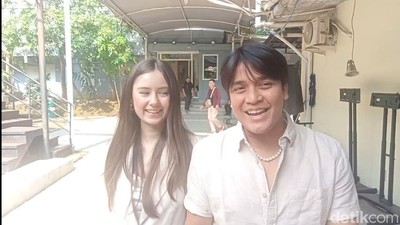 Billy Syahputra Senyum-senyum Aja Disebut Sudah Nikahi Vika Kolesnaya
