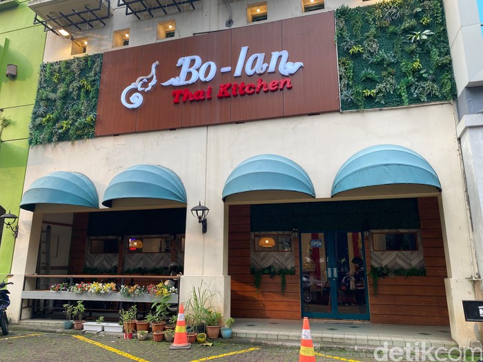 Bolan Thai Kitchen Bolan Thai Kitchen, restoran casual dining yang tawarkan salad pepaya hingga tom yum